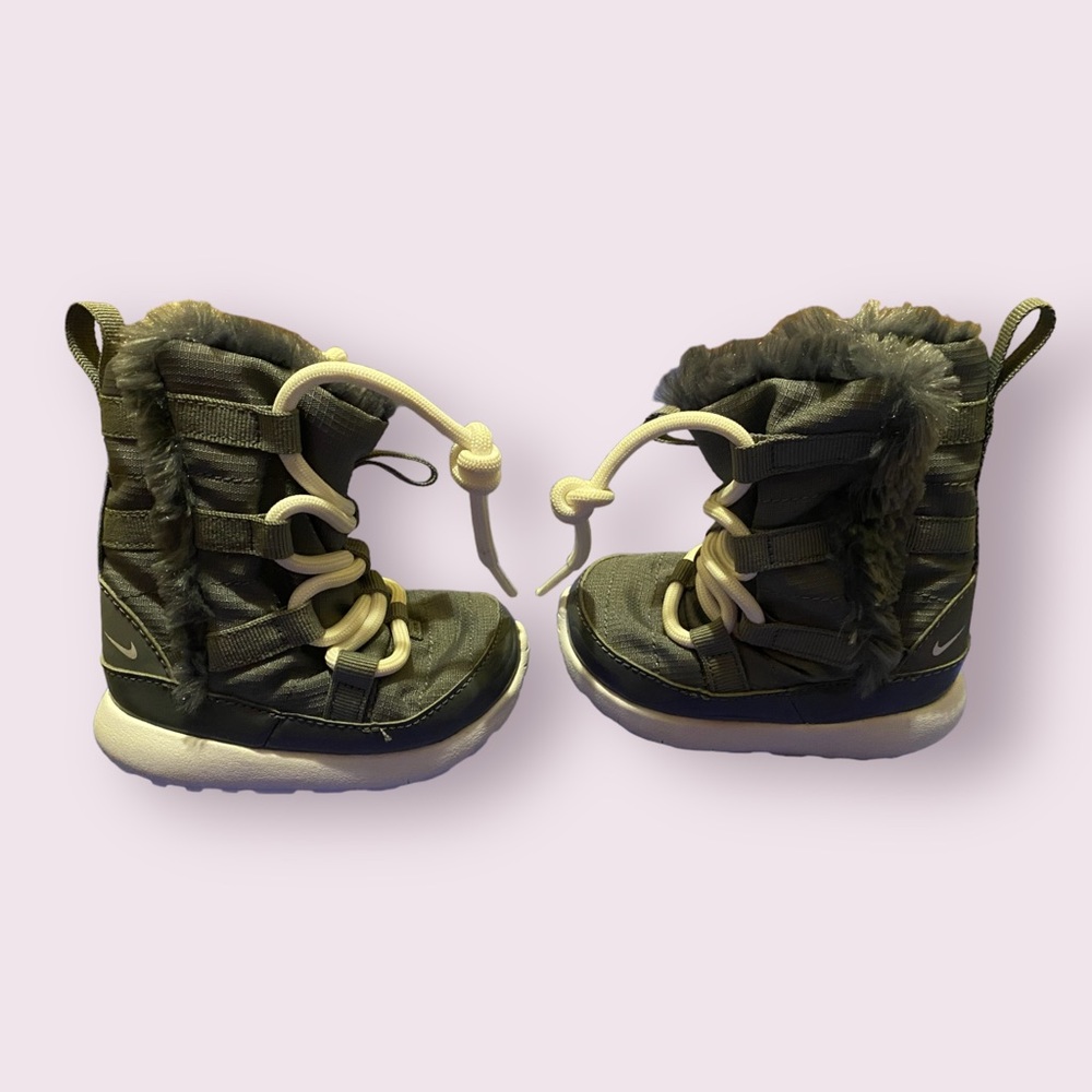 Baby Nike Roshe One Boots - Picture 2 of 6